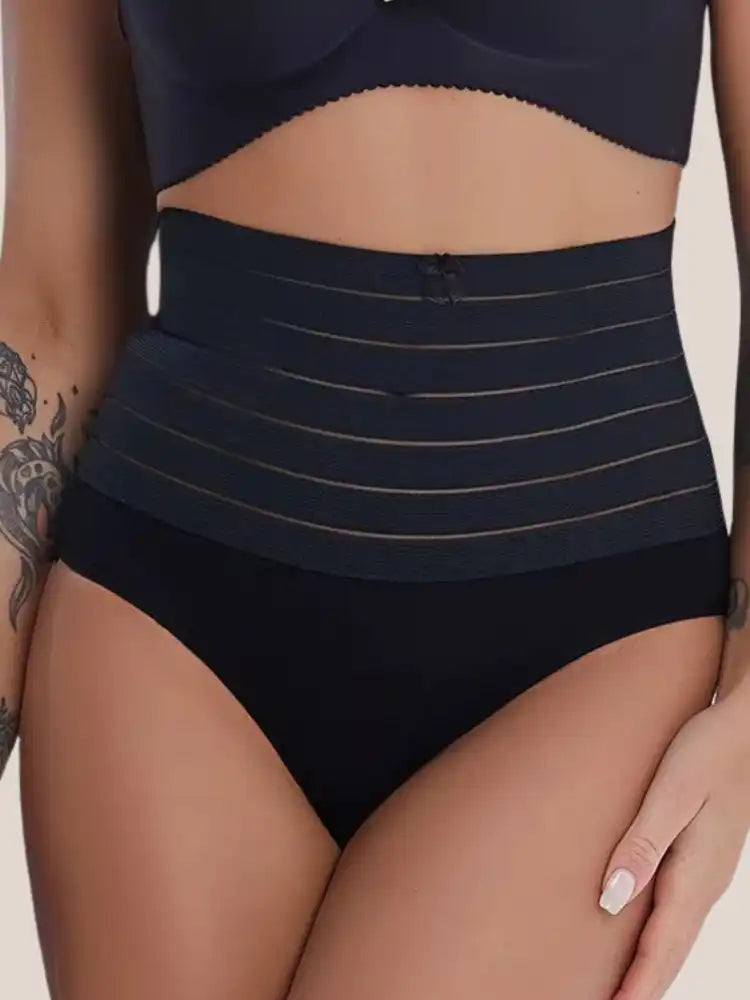 Zwart vormgevend slipje